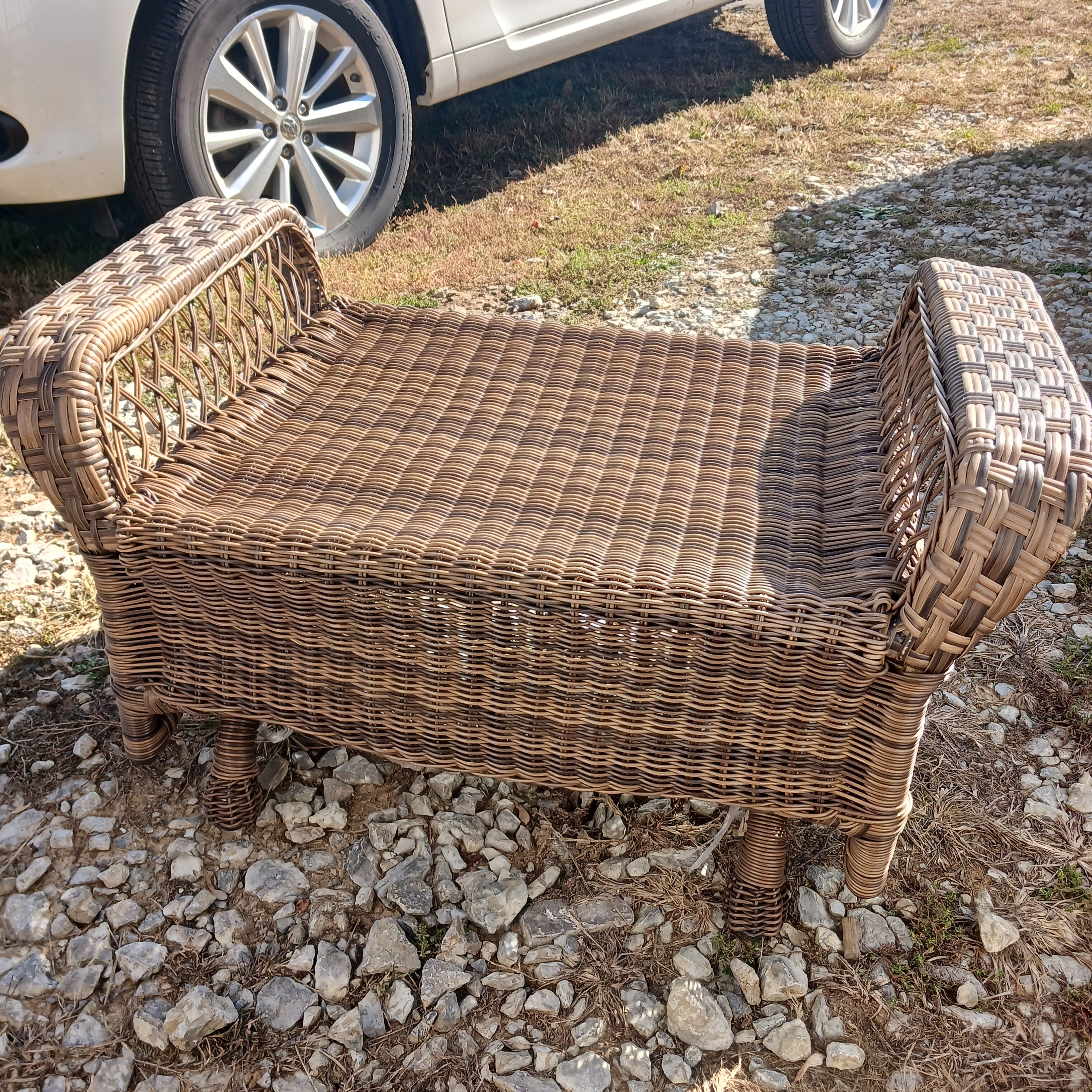 Wicker Indoor/Outdoor Ottoman